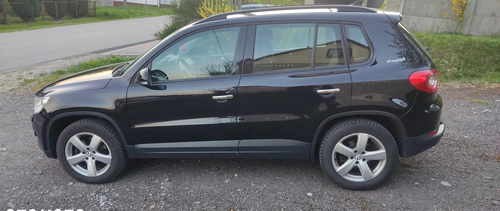 Volkswagen Tiguan cena 40900 przebieg: 222500, rok produkcji 2011 z Bodzentyn małe 211